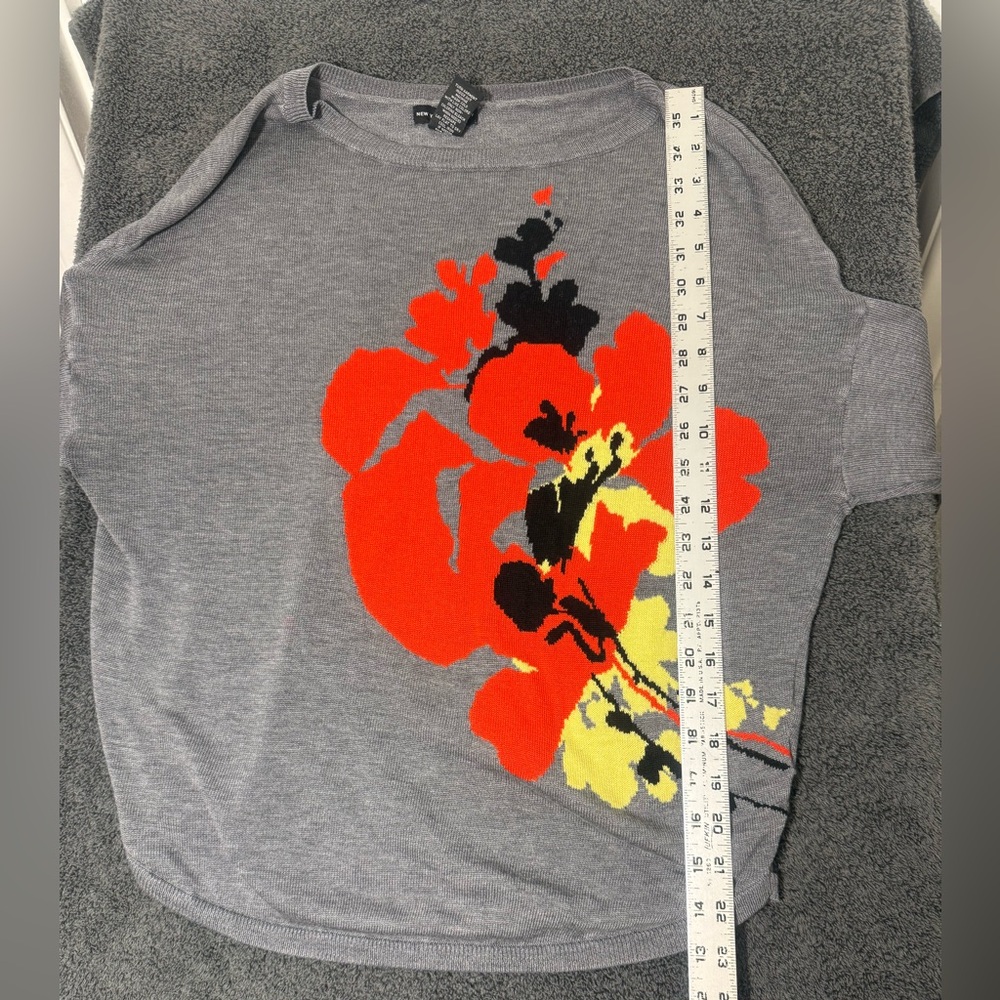 New York & Co Gray Sweater with Red Floral Design- M - Picture 4 of 5